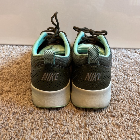 Nike Thea - Picture 3 of 5